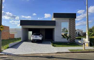 Imagem: A casa em condomínio possui 3 Dormitórios, 2 Banheiros, 2