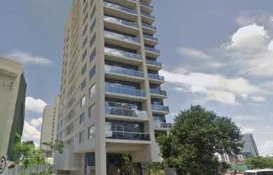 Imagem: O depósito possui 5 Vagas na garagem e 240m² de Área e está