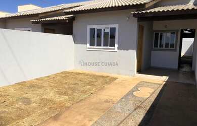 Imagem: A casa possui 2 Dormitórios, 1 Banheiro, 2 Vagas na garagem