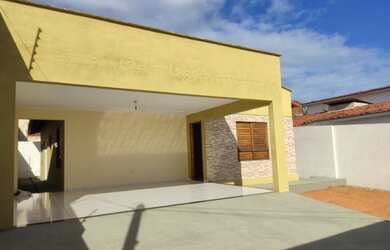 Imagem: A casa possui 3 Dormitórios, 3 Banheiros, 2 Vagas na garagem