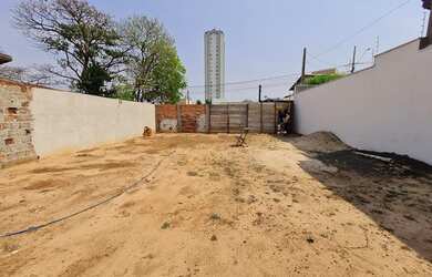 Imagem: O terreno possui 242m² de Área e está localizado em Parque