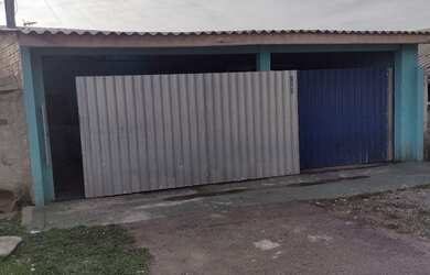 Imagem: A casa possui 3 Dormitórios, 1 Banheiro, 4 Vagas na garagem