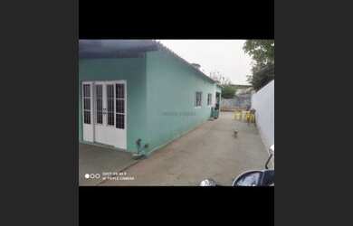 Imagem: A casa possui 2 Dormitórios, 2 Banheiros, 2 Vagas na garagem