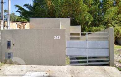 Imagem: A casa possui 2 Dormitórios, 1 Banheiro, 2 Vagas na garagem