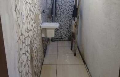 Imagem: A casa possui 1 Dormitório e 1 Banheiro e está localizado