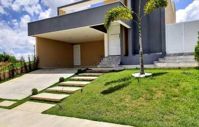 Imagem: A casa em condomínio possui 4 Dormitórios, 3 Banheiros, 4