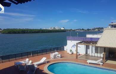 Imagem 1: Linda Casa à Venda em condomínio espetacular com acesso ao canal e pier. São 4 quartos sen