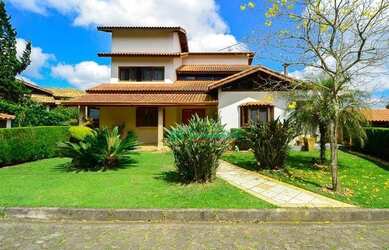 Imagem: A casa em condomínio possui 4 Dormitórios, 4 Banheiros, 4