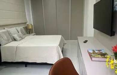 Imagem: A casa possui 3 Dormitórios, 3 Banheiros, 4 Vagas na garagem