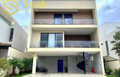 Imagem: A casa em condomínio possui 4 Dormitórios, 5 Banheiros, 5