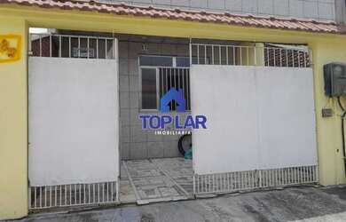 Imagem: A casa possui 2 Dormitórios, 1 Banheiro, 1 Vaga na garagem