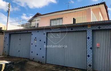 Imagem: A casa possui 3 Dormitórios, 1 Banheiro, 1 Vaga na garagem