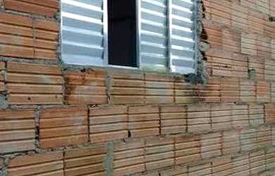 Imagem: A casa possui 2 Dormitórios, 1 Banheiro, 80m² de Área e