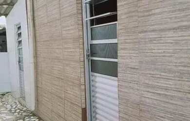 Imagem: A casa possui 2 Dormitórios, 1 Banheiro e está localizado