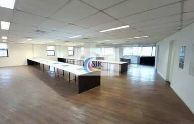 Imagem: O depósito possui 5 Vagas na garagem e 385m² de Área e está