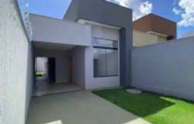 Imagem: A casa possui 3 Dormitórios, 1 Banheiro, 1 Vaga na garagem