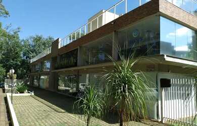 Imagem: O depósito possui 1 Vaga na garagem, 226m² de Área e está