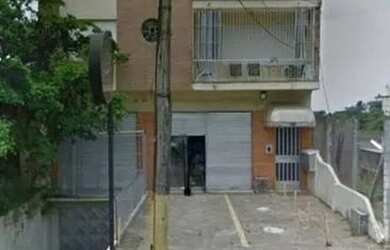 Imagem: O apartamento possui 3 Dormitórios, 1 Banheiro, 1 Vaga na garagem