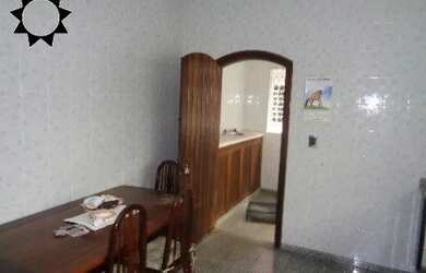 Imagem: A casa possui 2 Dormitórios, 1 Banheiro, 5 Vagas na garagem