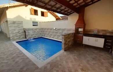 Imagem: A casa à venda possui 3 Dormitórios, 2 Banheiros, 2 Vagas