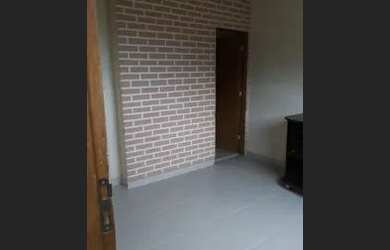 Imagem: A casa possui 1 Dormitório, 1 Banheiro, 2 Vagas na garagem