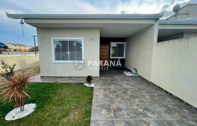 Imagem: A casa possui 3 Dormitórios, 1 Banheiro, 2 Vagas na garagem