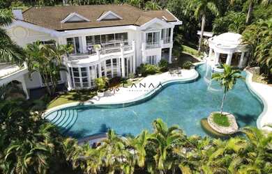 Imagem: A casa em condomínio possui 5 Dormitórios, 5 Banheiros, 5