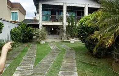 Imagem: A casa possui 4 Dormitórios, 5 Banheiros, 5 Vagas na garagem