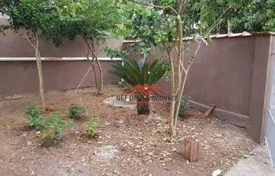 Imagem: A casa possui 2 Dormitórios, 1 Banheiro, 2 Vagas na garagem