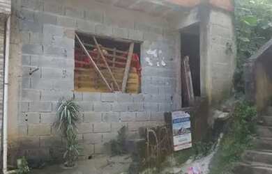 Imagem: A casa possui 3 Dormitórios, 2 Banheiros, 1 Vaga na garagem