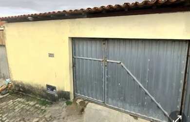 Imagem: A casa possui 2 Dormitórios, 2 Banheiros, 1 Vaga na garagem
