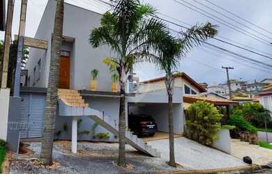 Imagem: A casa em condomínio possui 3 Dormitórios, 4 Banheiros, 207m²