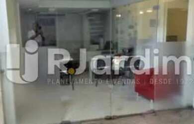 Imagem: O depósito possui 1 Vaga na garagem e 52m² de Área e está