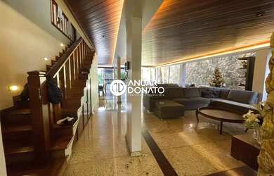 Imagem: O depósito possui 4 Vagas na garagem e 500m² de Área e está