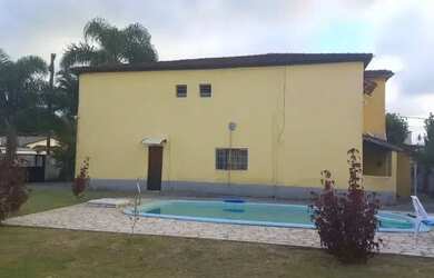 Imagem: A casa possui 1 Dormitório, 1 Banheiro, 1 Vaga na garagem