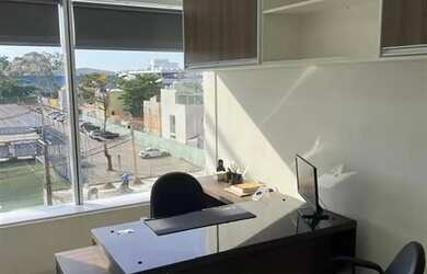 Imagem: O depósito possui 2 Vagas na garagem, 44m² de Área e está