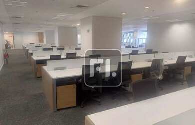 Imagem: O depósito possui 5 Vagas na garagem, 822m² de Área e está