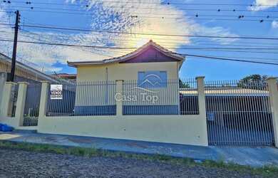 Imagem: A casa possui 3 Dormitórios, 2 Banheiros, 2 Vagas na garagem