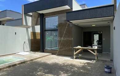 Imagem: A casa possui 2 Dormitórios, 2 Banheiros, 2 Vagas na garagem