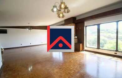 Imagem: A casa possui 5 Dormitórios, 5 Banheiros, 4 Vagas na garagem