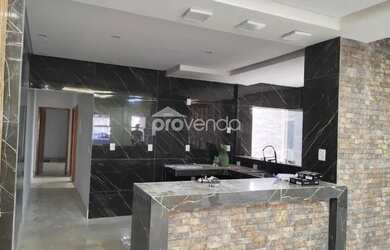 Imagem: A casa possui 2 Dormitórios, 2 Banheiros, 2 Vagas na garagem