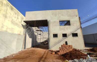 Imagem: O depósito possui 3 Vagas na garagem e 150m² de Área e está