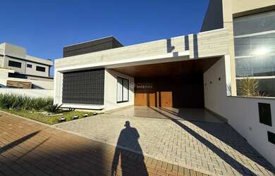 Imagem: A casa em condomínio possui 3 Dormitórios, 3 Banheiros, 2