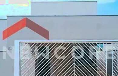 Imagem: A casa possui 3 Dormitórios, 3 Banheiros, 2 Vagas na garagem