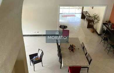 Imagem: A casa possui 5 Dormitórios, 5 Banheiros, 5 Vagas na garagem