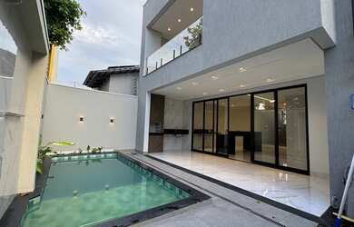 Imagem: A casa possui 4 Dormitórios, 5 Banheiros, 4 Vagas na garagem