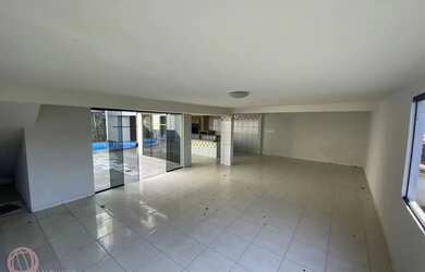 Imagem 15: Ampla Residência de 2 Andares com 6 Dormitórios, Área de Festas e Localização...