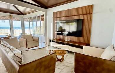 Imagem: A casa possui 4 Dormitórios, 2 Banheiros, 5 Vagas na garagem