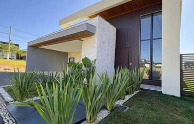 Imagem: A casa em condomínio possui 4 Dormitórios, 3 Banheiros, 235m²