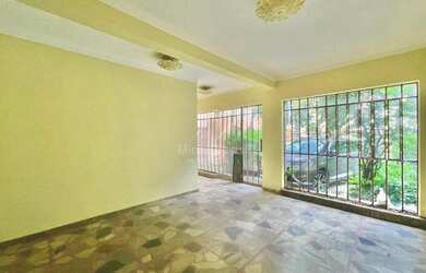 Imagem: O depósito possui 2 Vagas na garagem e 378m² de Área e está